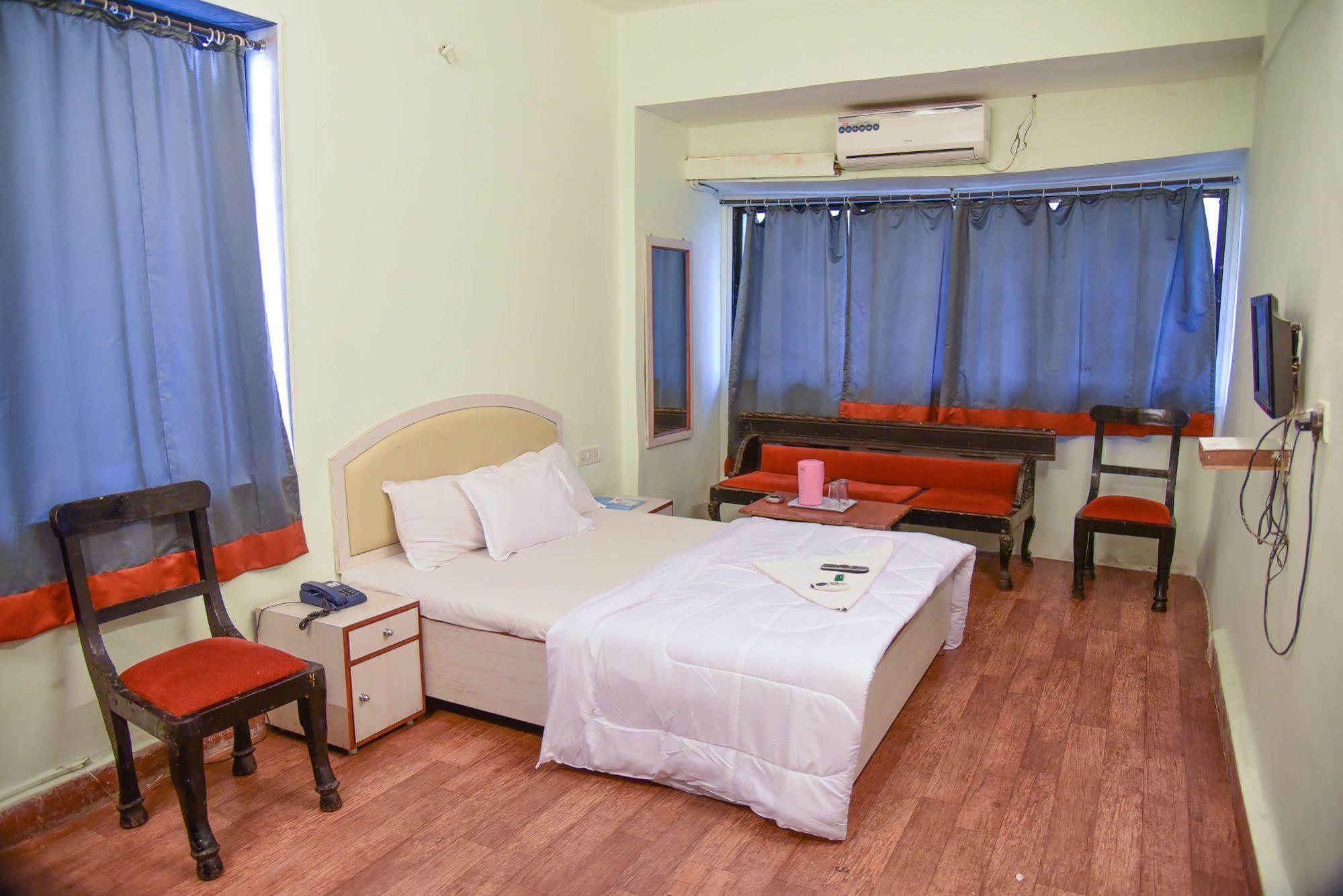 Hotel Evergreen Bombay Extérieur photo