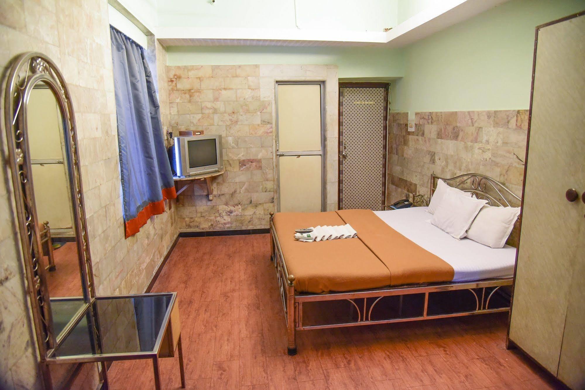 Hotel Evergreen Bombay Extérieur photo