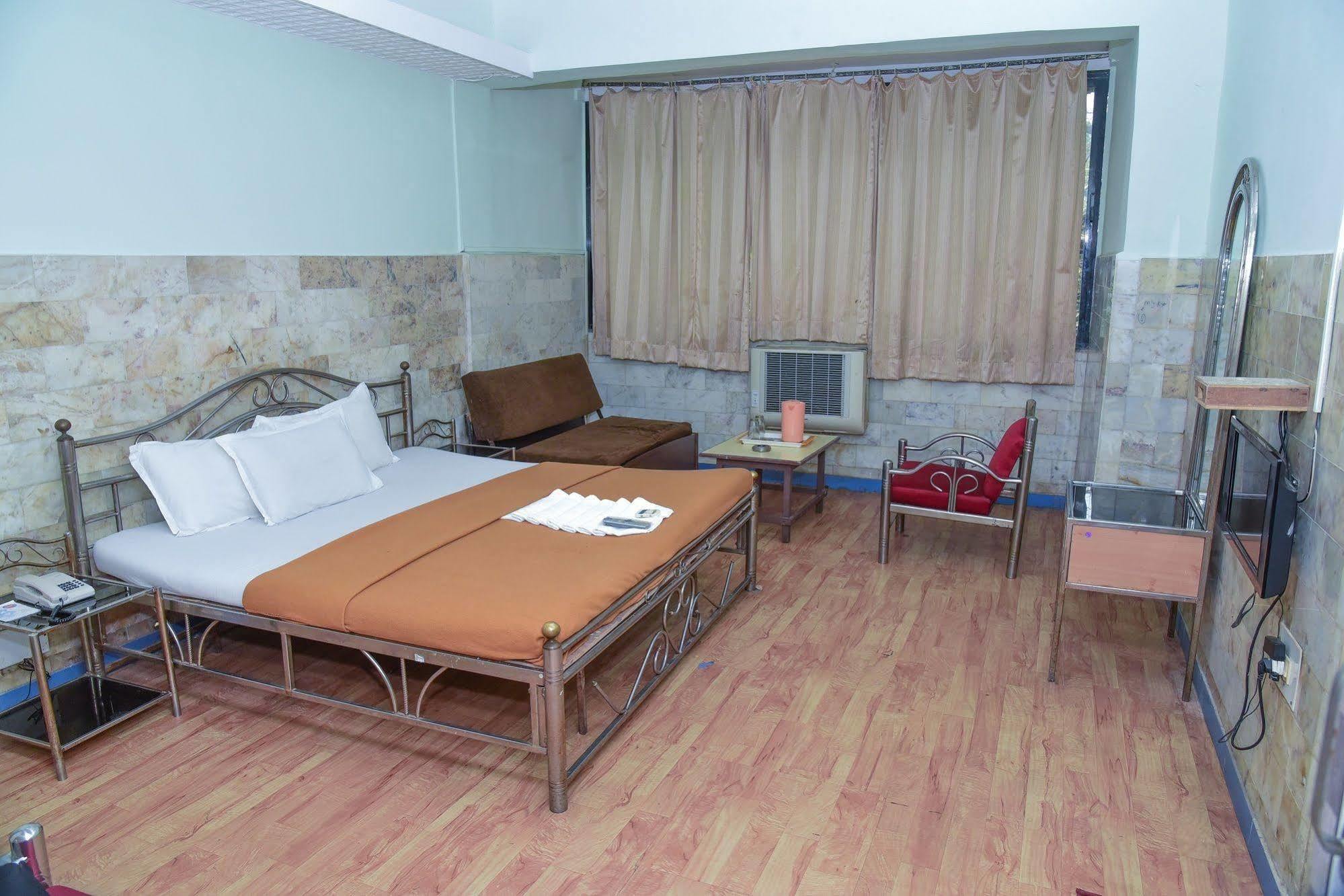 Hotel Evergreen Bombay Extérieur photo