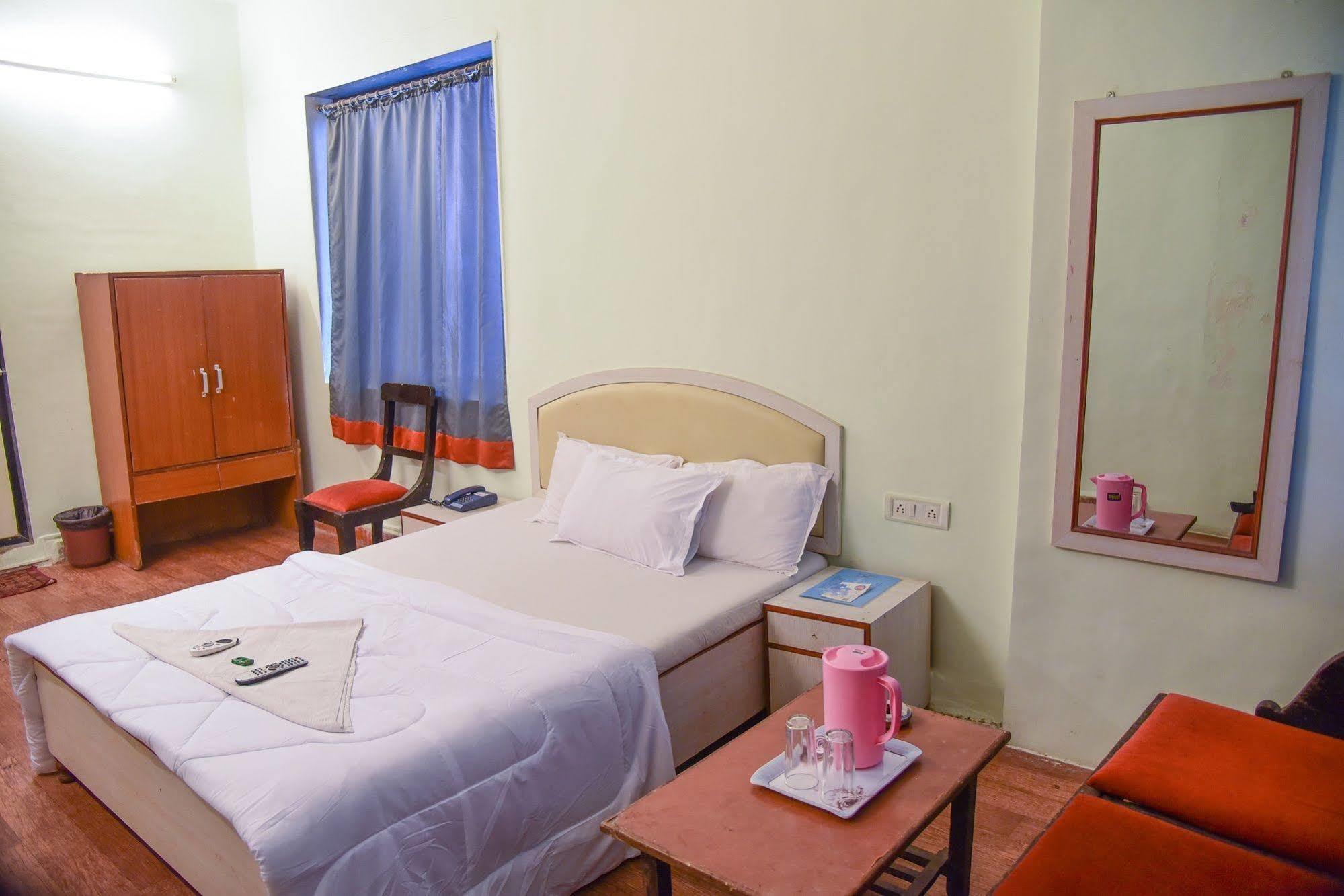 Hotel Evergreen Bombay Extérieur photo